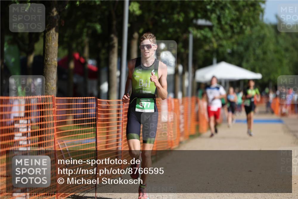 07.09.2025 - 19. Norderstedt Triathlon Michael Strokosch http://msf.ph/oto/8766595 07.09.2025 10:50:20 Laufen 677 meine-sportfotos.de