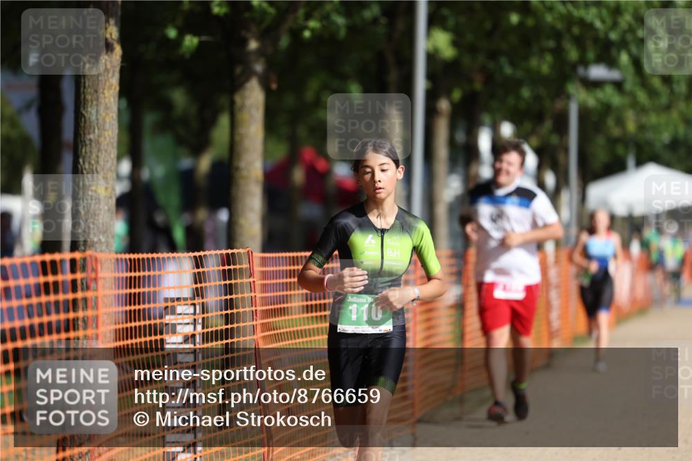 07.09.2025 - 19. Norderstedt Triathlon Michael Strokosch http://msf.ph/oto/8766659 07.09.2025 10:50:28 Laufen 67, 110, 1126 meine-sportfotos.de
