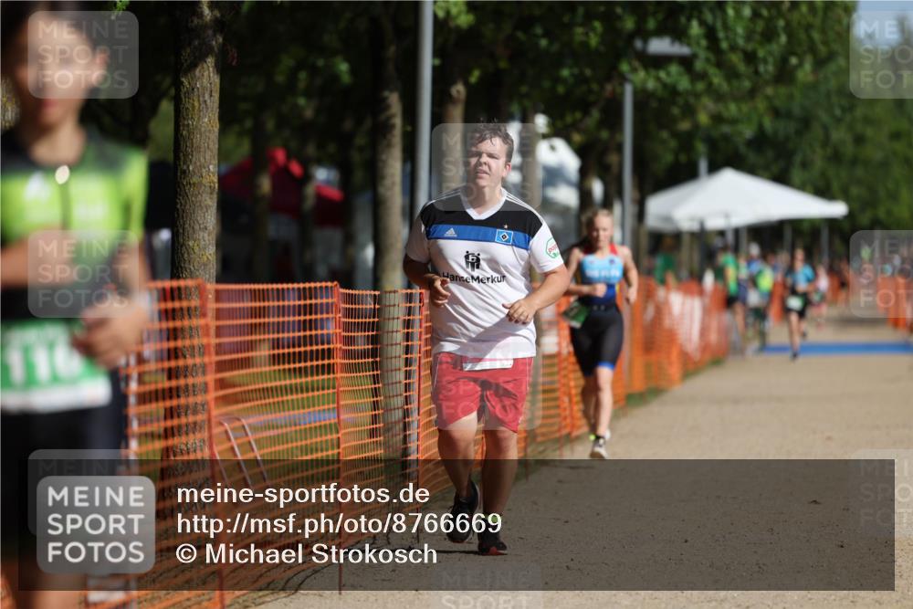 07.09.2025 - 19. Norderstedt Triathlon Michael Strokosch http://msf.ph/oto/8766669 07.09.2025 10:50:29 Laufen 67, 110, 1126 meine-sportfotos.de