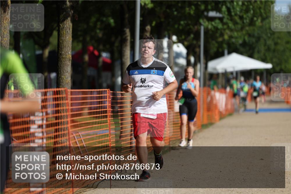 07.09.2025 - 19. Norderstedt Triathlon Michael Strokosch http://msf.ph/oto/8766673 07.09.2025 10:50:29 Laufen 67, 110, 1126 meine-sportfotos.de