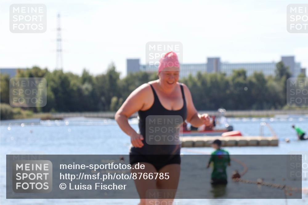 07.09.2025 - 19. Norderstedt Triathlon Luisa Fischer http://msf.ph/oto/8766785 07.09.2025 12:42:24 Schwimmen 335, 342, 708 meine-sportfotos.de