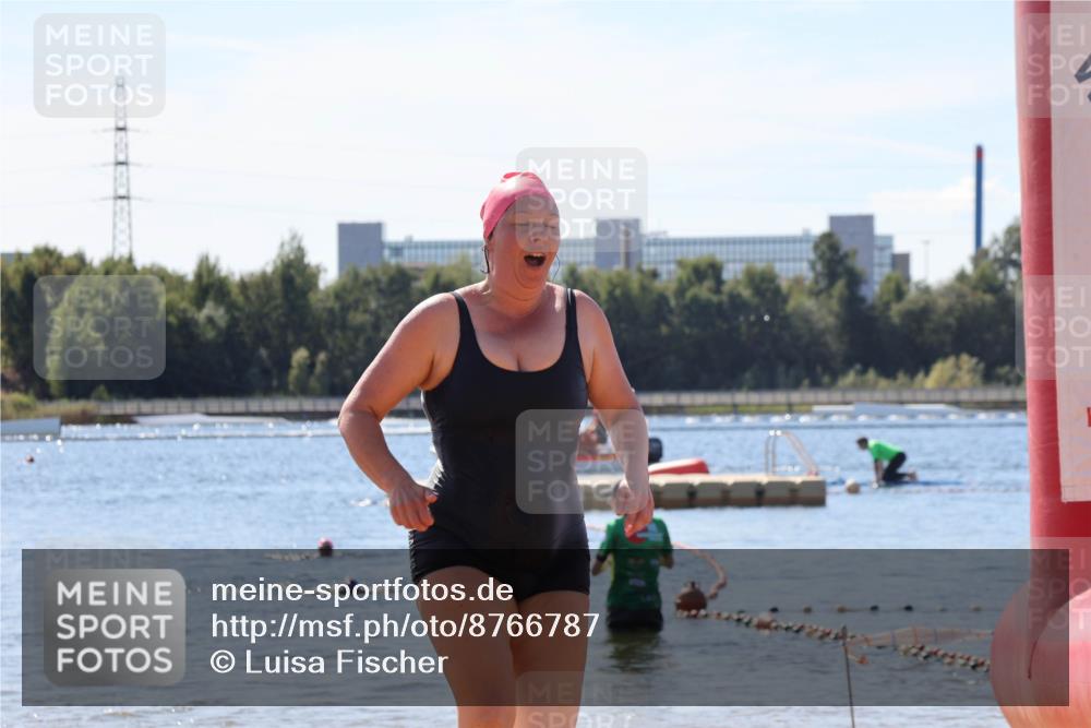 07.09.2025 - 19. Norderstedt Triathlon Luisa Fischer http://msf.ph/oto/8766787 07.09.2025 12:42:24 Schwimmen 335, 342, 708 meine-sportfotos.de