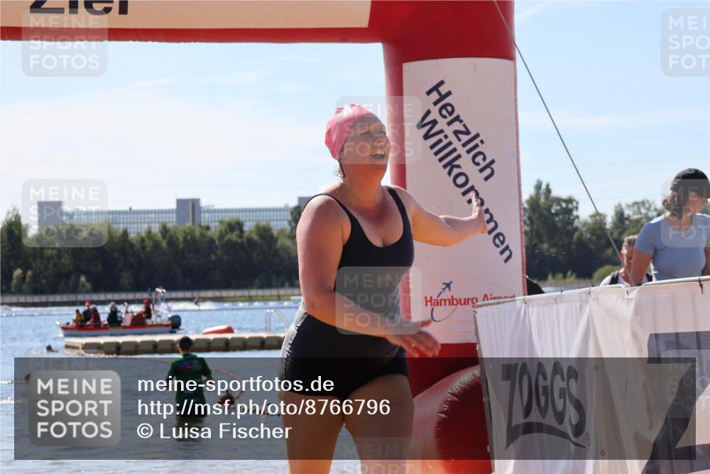 07.09.2025 - 19. Norderstedt Triathlon Luisa Fischer http://msf.ph/oto/8766796 07.09.2025 12:42:25 Schwimmen 335, 342, 708 meine-sportfotos.de