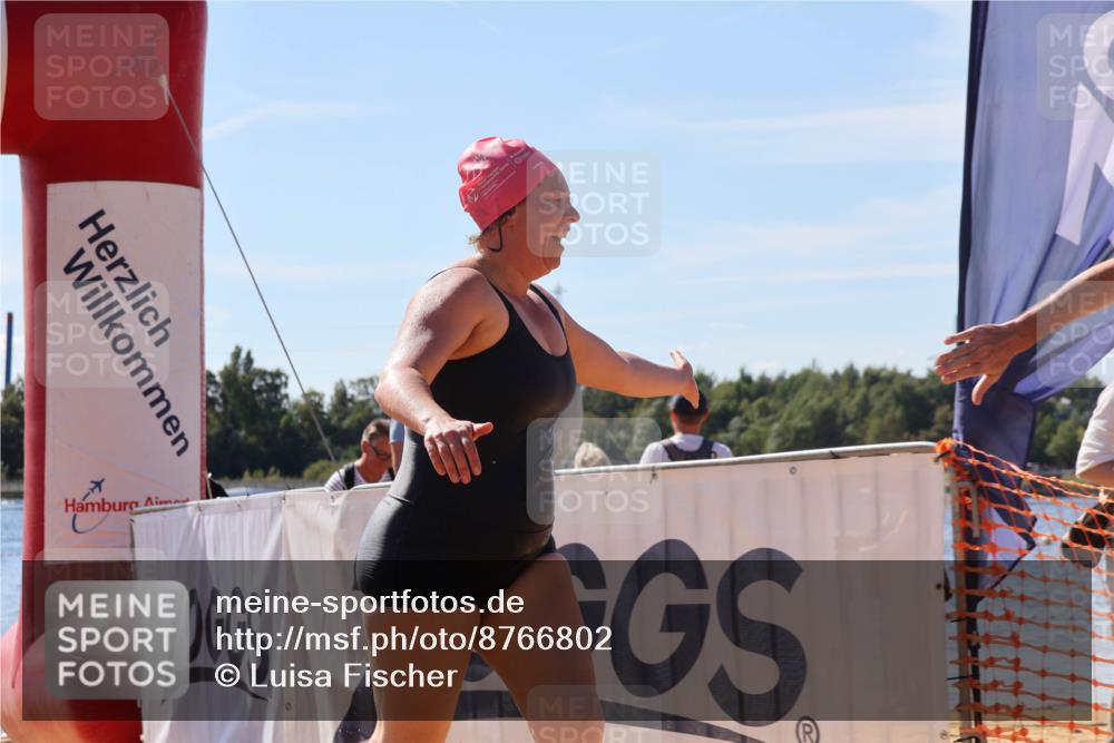 07.09.2025 - 19. Norderstedt Triathlon Luisa Fischer http://msf.ph/oto/8766802 07.09.2025 12:42:26 Schwimmen 335, 342, 708 meine-sportfotos.de