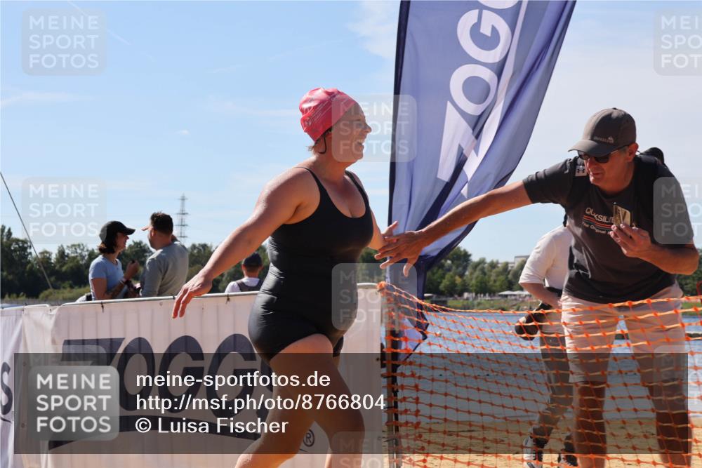 07.09.2025 - 19. Norderstedt Triathlon Luisa Fischer http://msf.ph/oto/8766804 07.09.2025 12:42:26 Schwimmen 335, 342, 708 meine-sportfotos.de