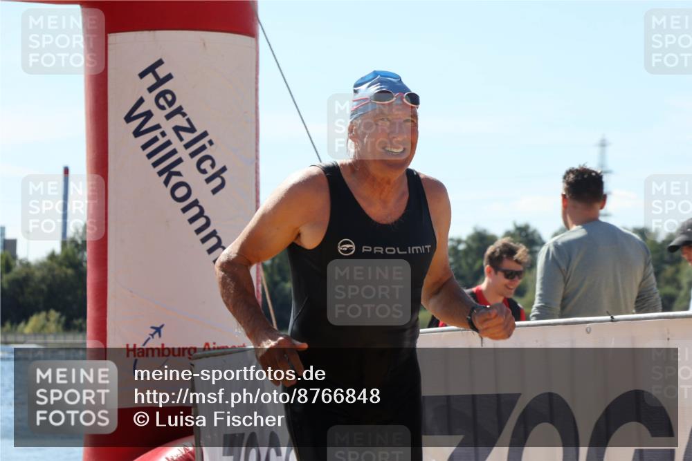 07.09.2025 - 19. Norderstedt Triathlon Luisa Fischer http://msf.ph/oto/8766848 07.09.2025 12:43:49 Schwimmen 325 meine-sportfotos.de
