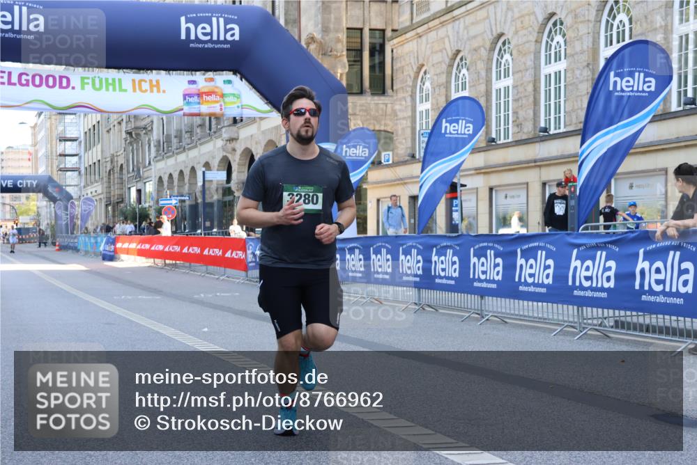 07.09.2025 - BARMER Alsterlauf Strokosch-Dieckow http://msf.ph/oto/8766962 07.09.2025 10:30:35 Ziel 3324, 3451, 6239 meine-sportfotos.de