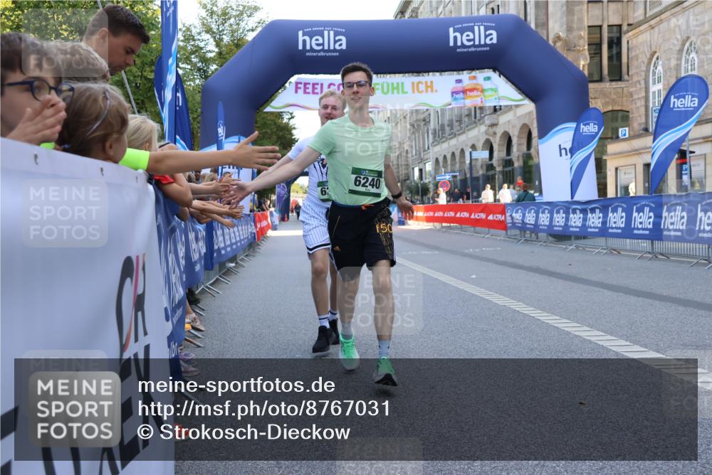07.09.2025 - BARMER Alsterlauf Strokosch-Dieckow http://msf.ph/oto/8767031 07.09.2025 10:31:01 Ziel 2001, 2563, 4388, 5537, 5599 meine-sportfotos.de