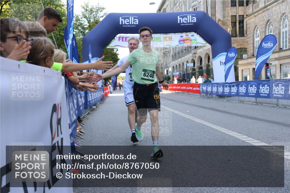 07.09.2025 - BARMER Alsterlauf Strokosch-Dieckow http://msf.ph/oto/8767050 07.09.2025 10:31:01 Ziel 2001, 2563, 4388, 5537, 5599 meine-sportfotos.de