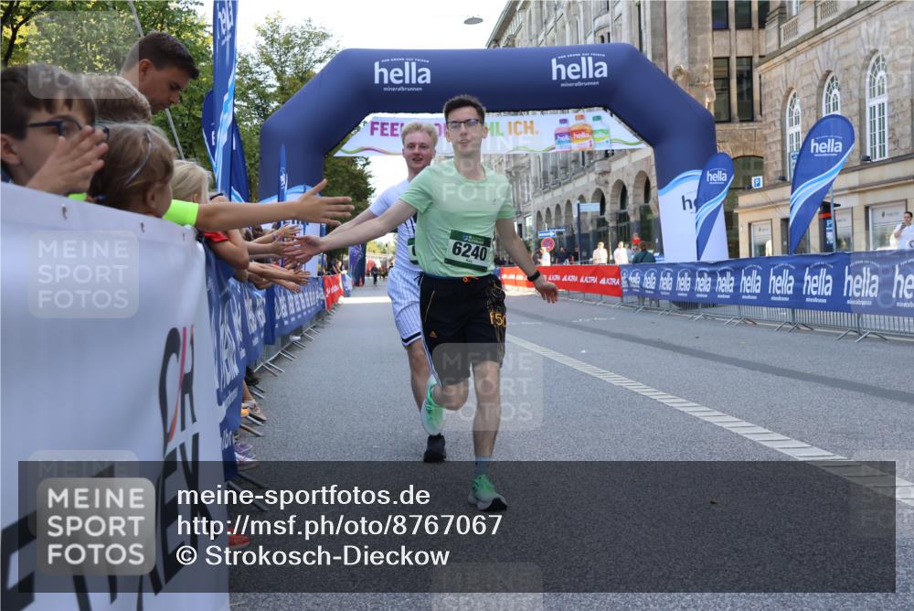 07.09.2025 - BARMER Alsterlauf Strokosch-Dieckow http://msf.ph/oto/8767067 07.09.2025 10:31:01 Ziel 2001, 2563, 4388, 5537, 5599 meine-sportfotos.de