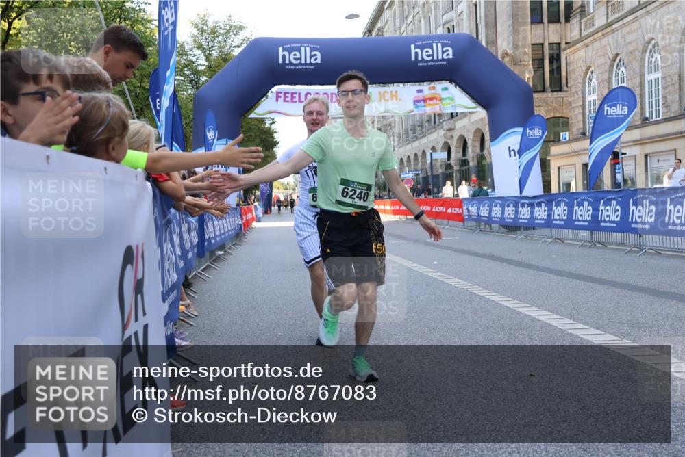 07.09.2025 - BARMER Alsterlauf Strokosch-Dieckow http://msf.ph/oto/8767083 07.09.2025 10:31:02 Ziel 2001, 2563, 4388, 5537, 5599 meine-sportfotos.de