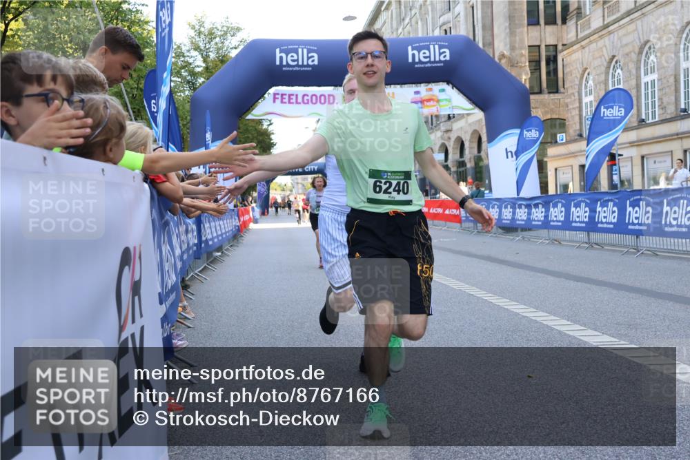 07.09.2025 - BARMER Alsterlauf Strokosch-Dieckow http://msf.ph/oto/8767166 07.09.2025 10:31:02 Ziel 2001, 2563, 4388, 5537, 5599 meine-sportfotos.de