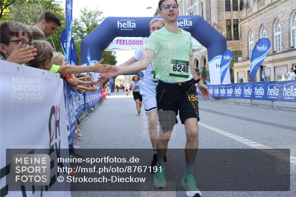 07.09.2025 - BARMER Alsterlauf Strokosch-Dieckow http://msf.ph/oto/8767191 07.09.2025 10:31:02 Ziel 2001, 2563, 4388, 5537, 5599 meine-sportfotos.de