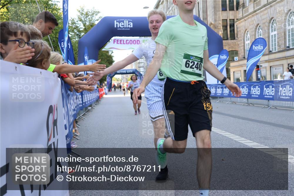 07.09.2025 - BARMER Alsterlauf Strokosch-Dieckow http://msf.ph/oto/8767211 07.09.2025 10:31:02 Ziel 2001, 2563, 4388, 5537, 5599 meine-sportfotos.de