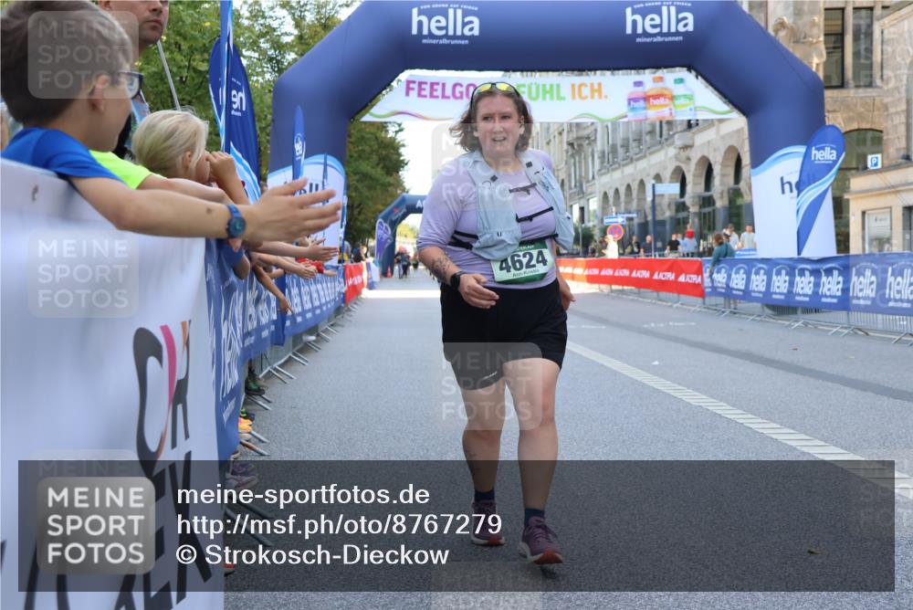 07.09.2025 - BARMER Alsterlauf Strokosch-Dieckow http://msf.ph/oto/8767279 07.09.2025 10:31:07 Ziel 2001, 5599 meine-sportfotos.de