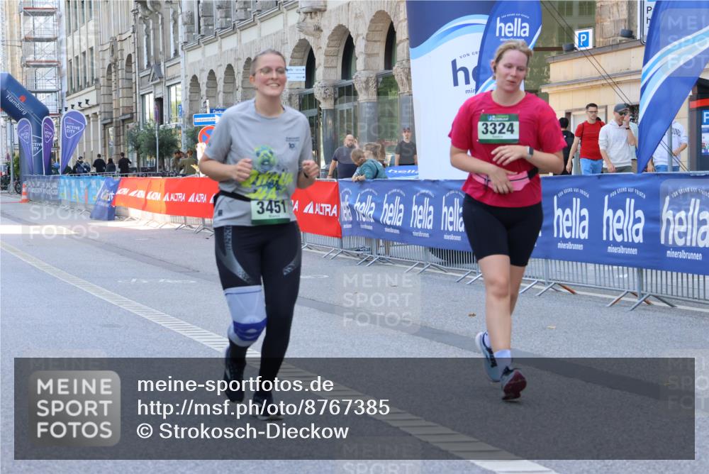 07.09.2025 - BARMER Alsterlauf Strokosch-Dieckow http://msf.ph/oto/8767385 07.09.2025 10:31:17 Ziel 2001, 4921, 4922 meine-sportfotos.de