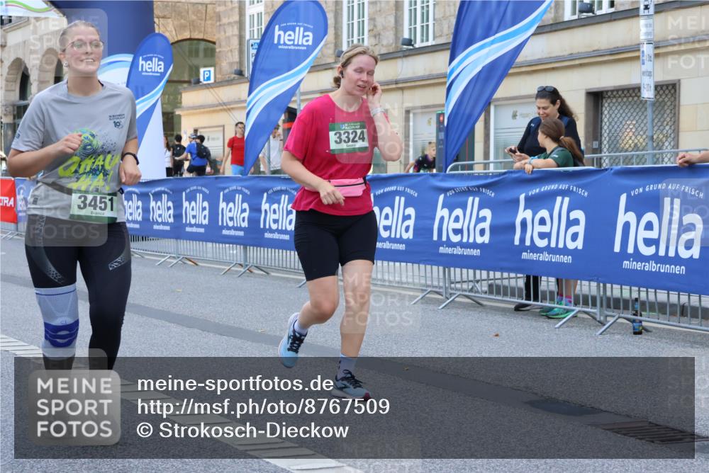07.09.2025 - BARMER Alsterlauf Strokosch-Dieckow http://msf.ph/oto/8767509 07.09.2025 10:31:18 Ziel 2001, 4921, 4922 meine-sportfotos.de