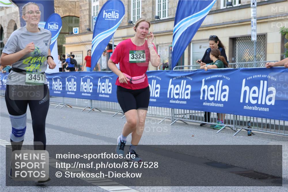 07.09.2025 - BARMER Alsterlauf Strokosch-Dieckow http://msf.ph/oto/8767528 07.09.2025 10:31:18 Ziel 2001, 4921, 4922 meine-sportfotos.de