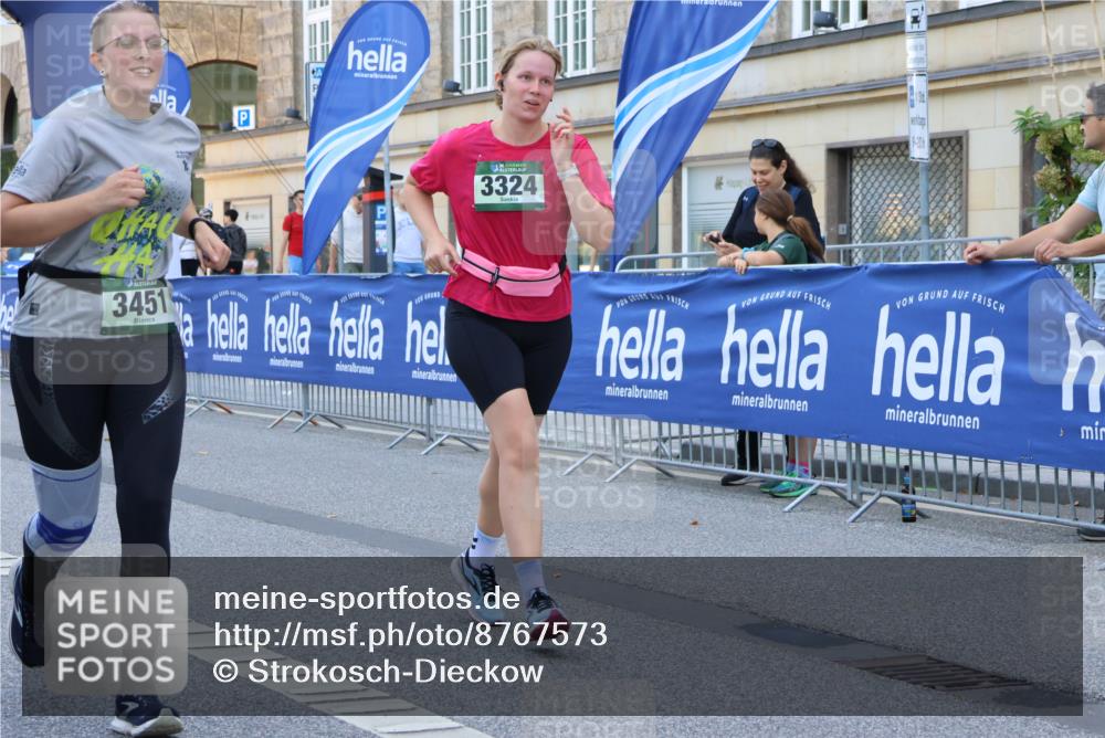 07.09.2025 - BARMER Alsterlauf Strokosch-Dieckow http://msf.ph/oto/8767573 07.09.2025 10:31:19 Ziel 2001, 4921, 4922 meine-sportfotos.de