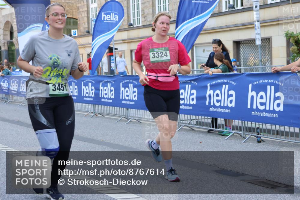 07.09.2025 - BARMER Alsterlauf Strokosch-Dieckow http://msf.ph/oto/8767614 07.09.2025 10:31:19 Ziel 2001, 4921, 4922 meine-sportfotos.de