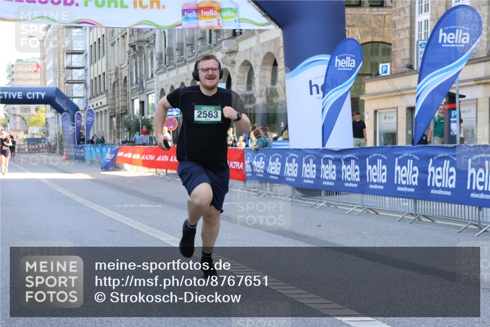 07.09.2025 - BARMER Alsterlauf Strokosch-Dieckow http://msf.ph/oto/8767651 07.09.2025 10:31:23 Ziel 2807, 4921, 4922 meine-sportfotos.de