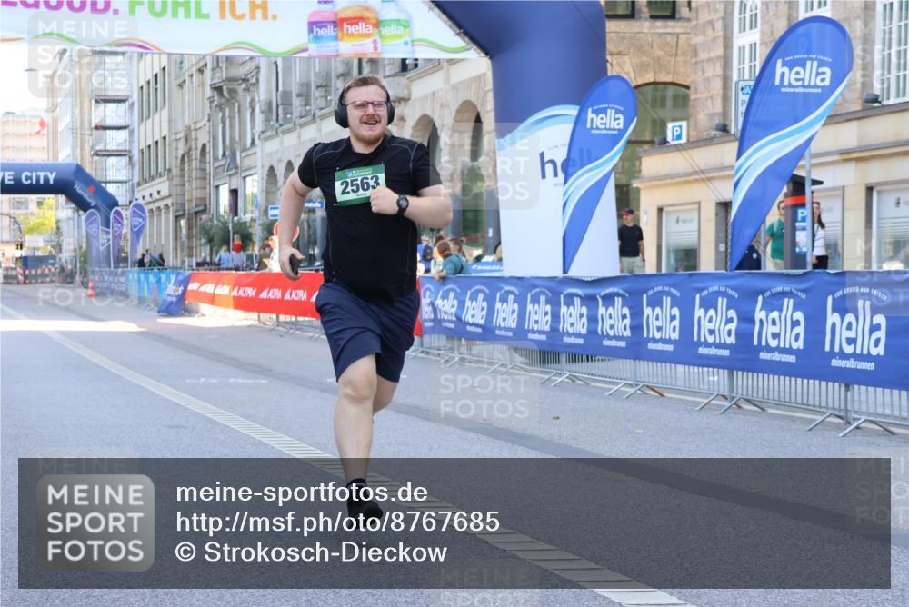 07.09.2025 - BARMER Alsterlauf Strokosch-Dieckow http://msf.ph/oto/8767685 07.09.2025 10:31:24 Ziel 2807, 4921, 4922 meine-sportfotos.de