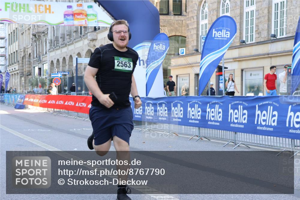 07.09.2025 - BARMER Alsterlauf Strokosch-Dieckow http://msf.ph/oto/8767790 07.09.2025 10:31:24 Ziel 2807, 4921, 4922 meine-sportfotos.de