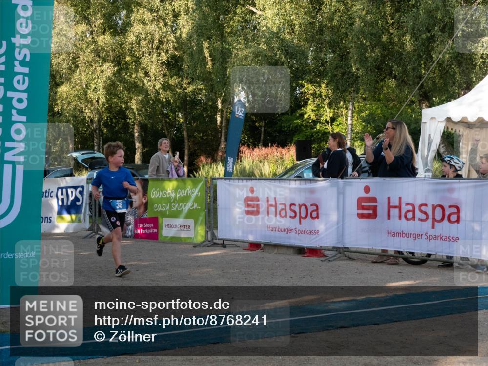 07.09.2025 - 19. Norderstedt Triathlon Zöllner http://msf.ph/oto/8768241 07.09.2025 09:16:32 Ziel 11, 16, 38 meine-sportfotos.de