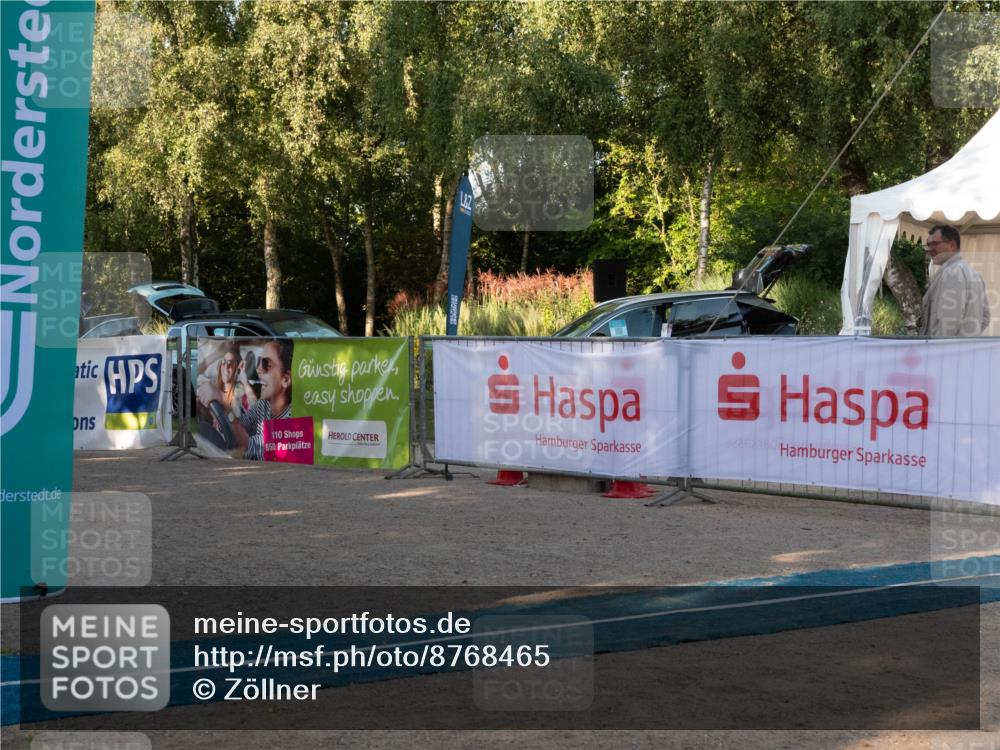 07.09.2025 - 19. Norderstedt Triathlon Zöllner http://msf.ph/oto/8768465 07.09.2025 09:17:56 Ziel 24, 31, 32, 43 meine-sportfotos.de