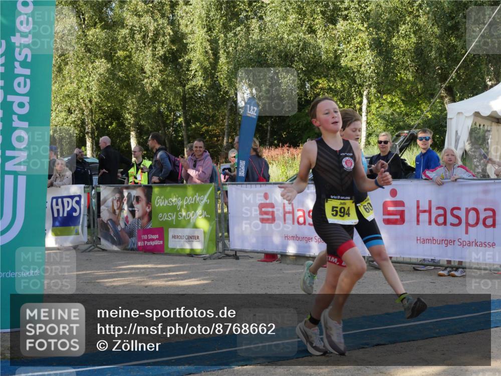 07.09.2025 - 19. Norderstedt Triathlon Zöllner http://msf.ph/oto/8768662 07.09.2025 09:45:57 Ziel 594, 595, 604 meine-sportfotos.de