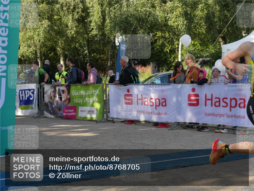 07.09.2025 - 19. Norderstedt Triathlon Zöllner http://msf.ph/oto/8768705 07.09.2025 09:46:51 Ziel 556, 633 meine-sportfotos.de