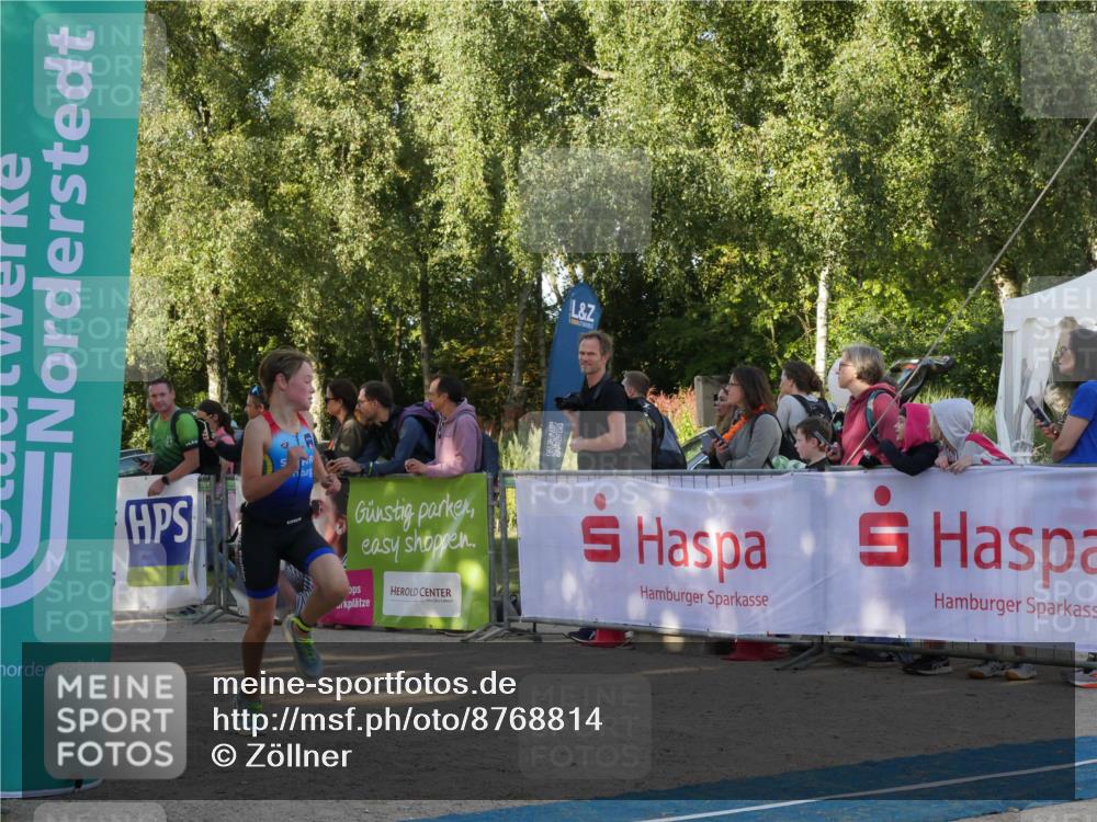 07.09.2025 - 19. Norderstedt Triathlon Zöllner http://msf.ph/oto/8768814 07.09.2025 09:48:02 Ziel 587, 591 meine-sportfotos.de