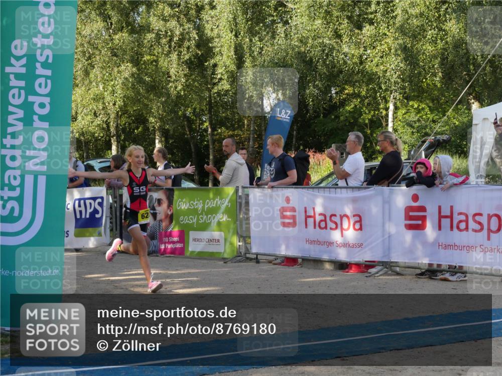07.09.2025 - 19. Norderstedt Triathlon Zöllner http://msf.ph/oto/8769180 07.09.2025 09:51:16 Ziel 575, 599, 608, 615, 622 meine-sportfotos.de