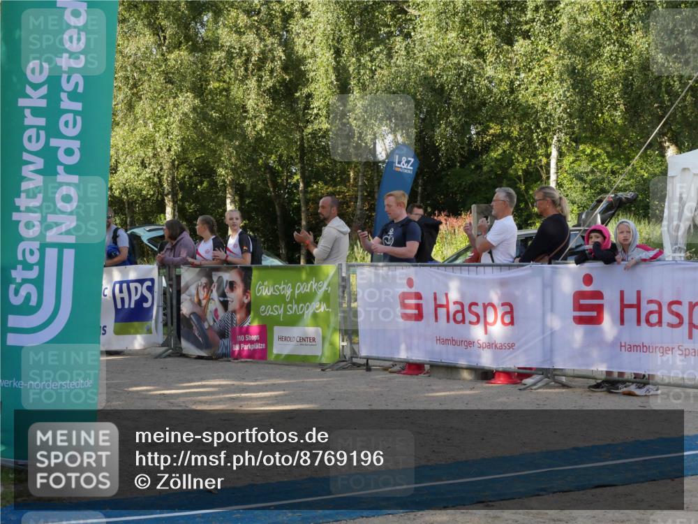 07.09.2025 - 19. Norderstedt Triathlon Zöllner http://msf.ph/oto/8769196 07.09.2025 09:51:17 Ziel 575, 599, 608, 615, 622 meine-sportfotos.de