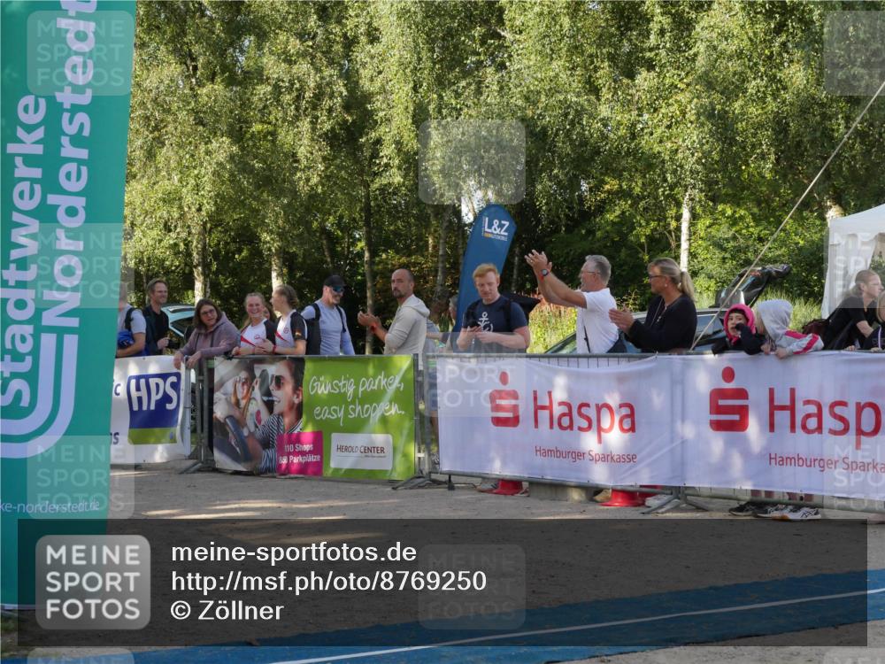 07.09.2025 - 19. Norderstedt Triathlon Zöllner http://msf.ph/oto/8769250 07.09.2025 09:51:27 Ziel 602, 606, 616, 621 meine-sportfotos.de