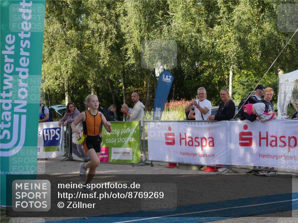 07.09.2025 - 19. Norderstedt Triathlon Zöllner http://msf.ph/oto/8769269 07.09.2025 09:51:30 Ziel 602, 606, 616, 621 meine-sportfotos.de