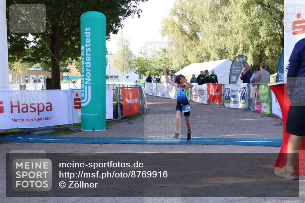 07.09.2025 - 19. Norderstedt Triathlon Zöllner http://msf.ph/oto/8769916 07.09.2025 09:15:58 Ziel 39 meine-sportfotos.de