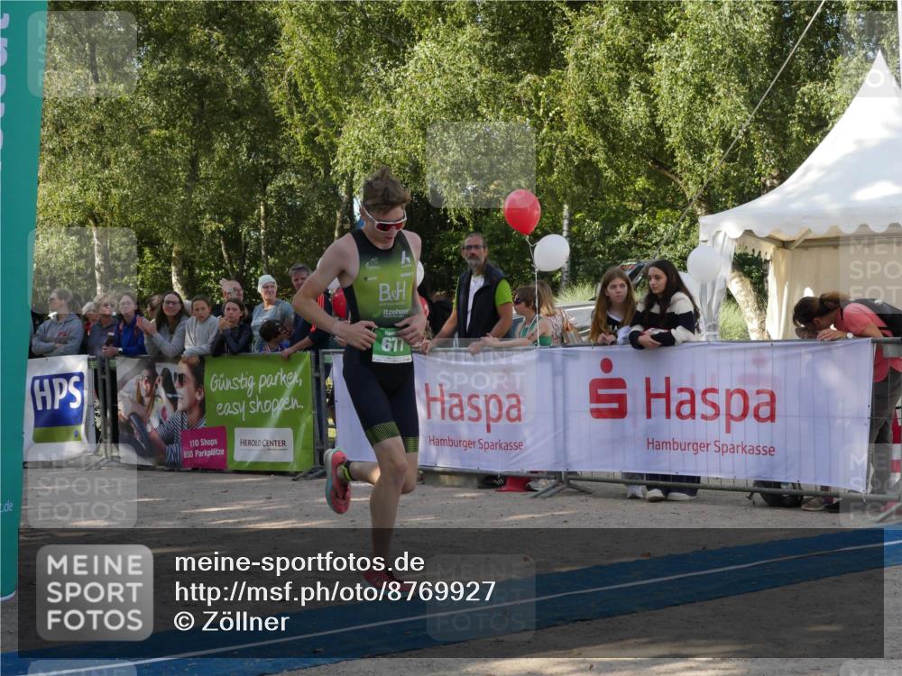 07.09.2025 - 19. Norderstedt Triathlon Zöllner http://msf.ph/oto/8769927 07.09.2025 10:50:46 Ziel 677 meine-sportfotos.de