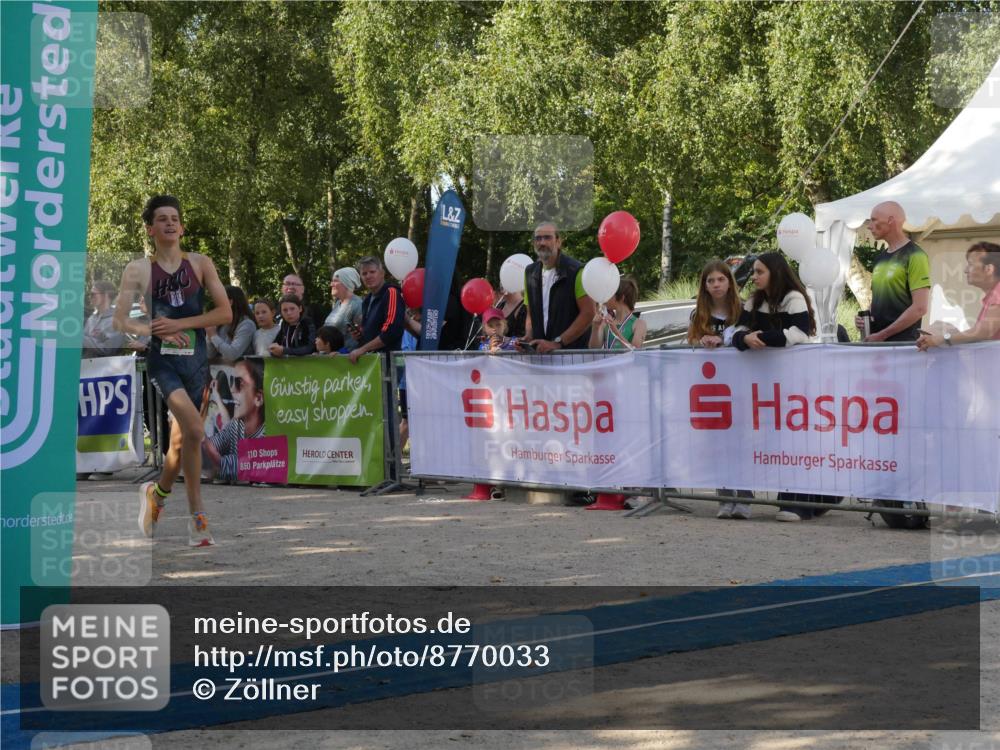 07.09.2025 - 19. Norderstedt Triathlon Zöllner http://msf.ph/oto/8770033 07.09.2025 10:51:55 Ziel 648, 673, 686 meine-sportfotos.de