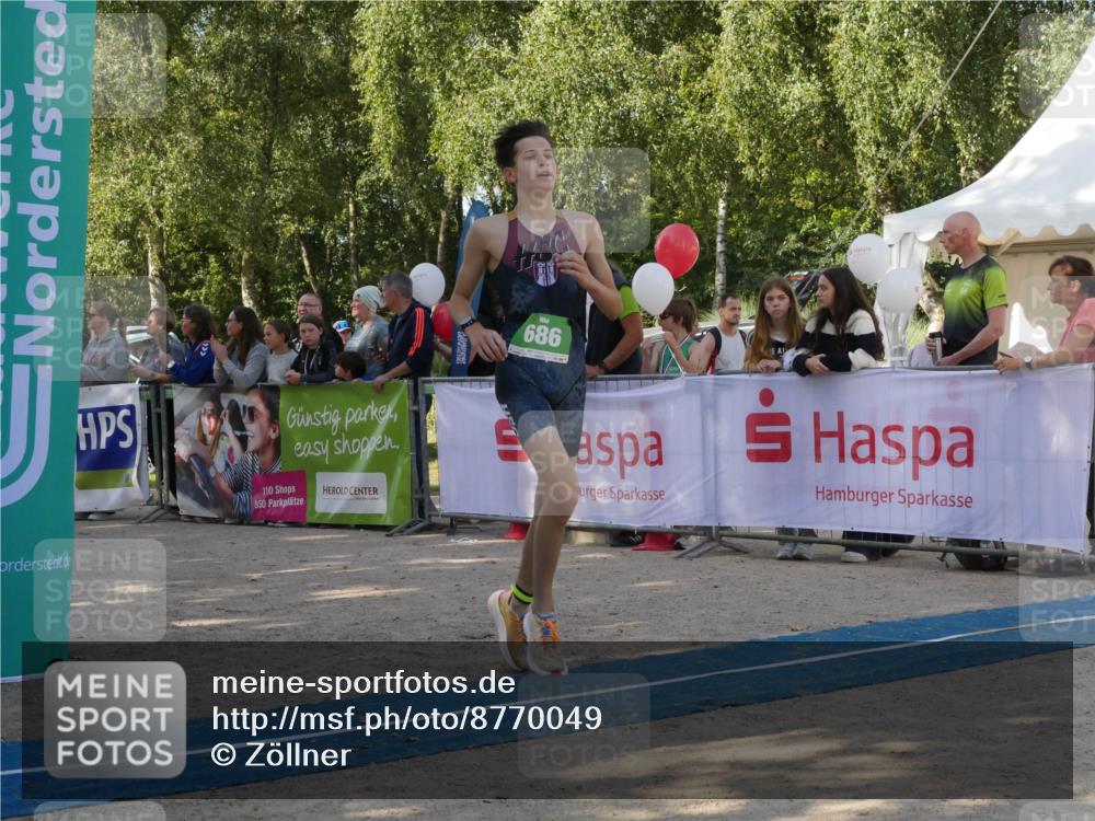 07.09.2025 - 19. Norderstedt Triathlon Zöllner http://msf.ph/oto/8770049 07.09.2025 10:51:56 Ziel 648, 673, 686 meine-sportfotos.de