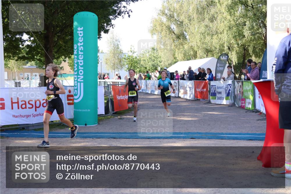 07.09.2025 - 19. Norderstedt Triathlon Zöllner http://msf.ph/oto/8770443 07.09.2025 09:45:55 Ziel 594, 595, 604 meine-sportfotos.de