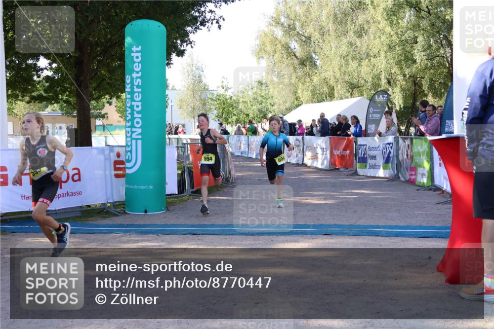 07.09.2025 - 19. Norderstedt Triathlon Zöllner http://msf.ph/oto/8770447 07.09.2025 09:45:56 Ziel 594, 595, 604 meine-sportfotos.de