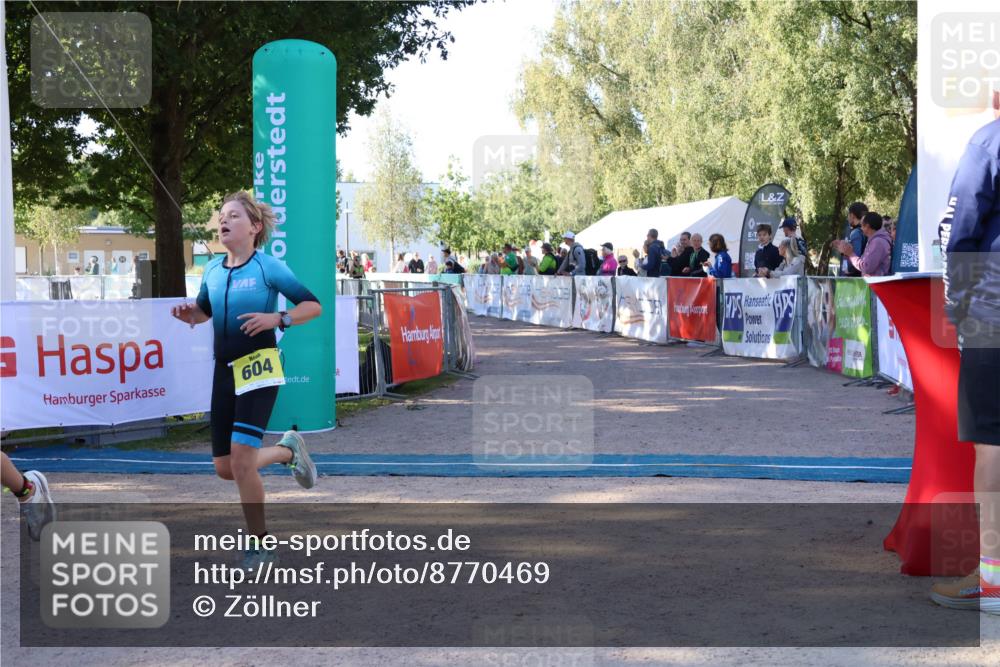 07.09.2025 - 19. Norderstedt Triathlon Zöllner http://msf.ph/oto/8770469 07.09.2025 09:45:57 Ziel 594, 595, 604 meine-sportfotos.de