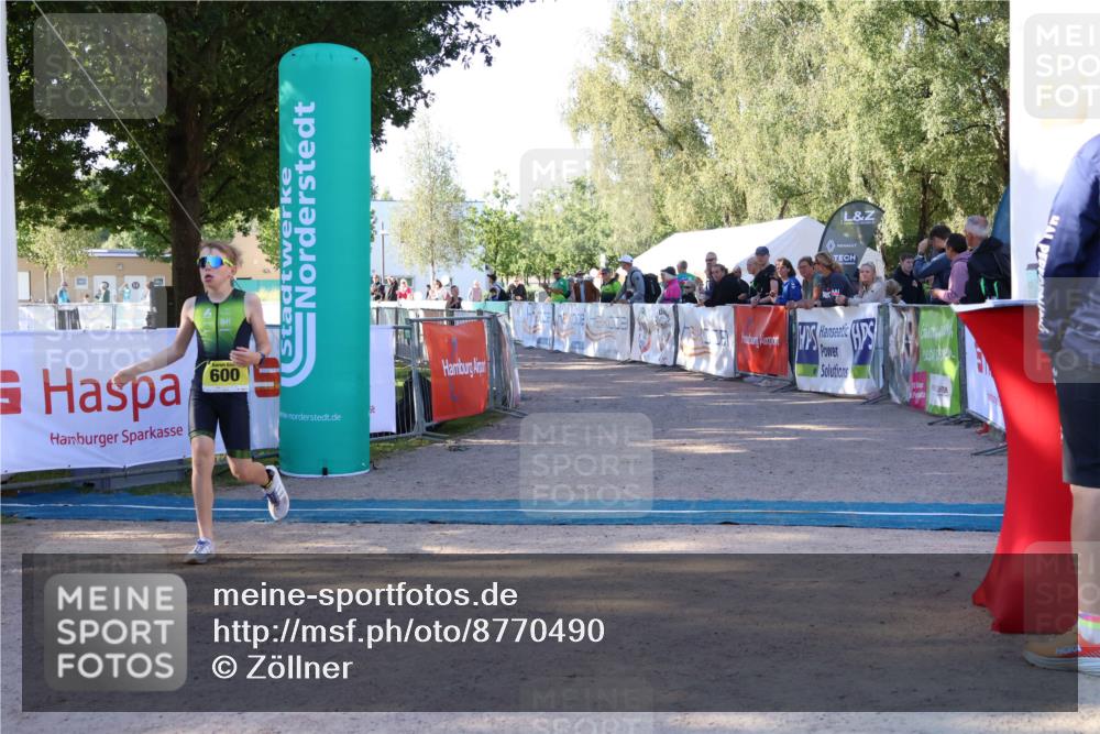 07.09.2025 - 19. Norderstedt Triathlon Zöllner http://msf.ph/oto/8770490 07.09.2025 09:46:04 Ziel 557, 600 meine-sportfotos.de