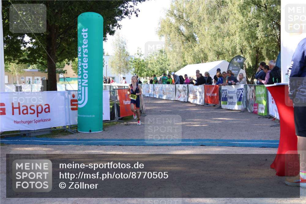 07.09.2025 - 19. Norderstedt Triathlon Zöllner http://msf.ph/oto/8770505 07.09.2025 09:46:08 Ziel 557, 600 meine-sportfotos.de
