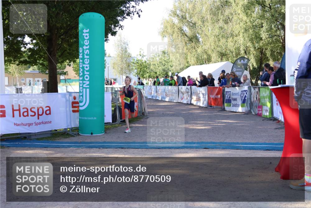 07.09.2025 - 19. Norderstedt Triathlon Zöllner http://msf.ph/oto/8770509 07.09.2025 09:46:08 Ziel 557, 600 meine-sportfotos.de