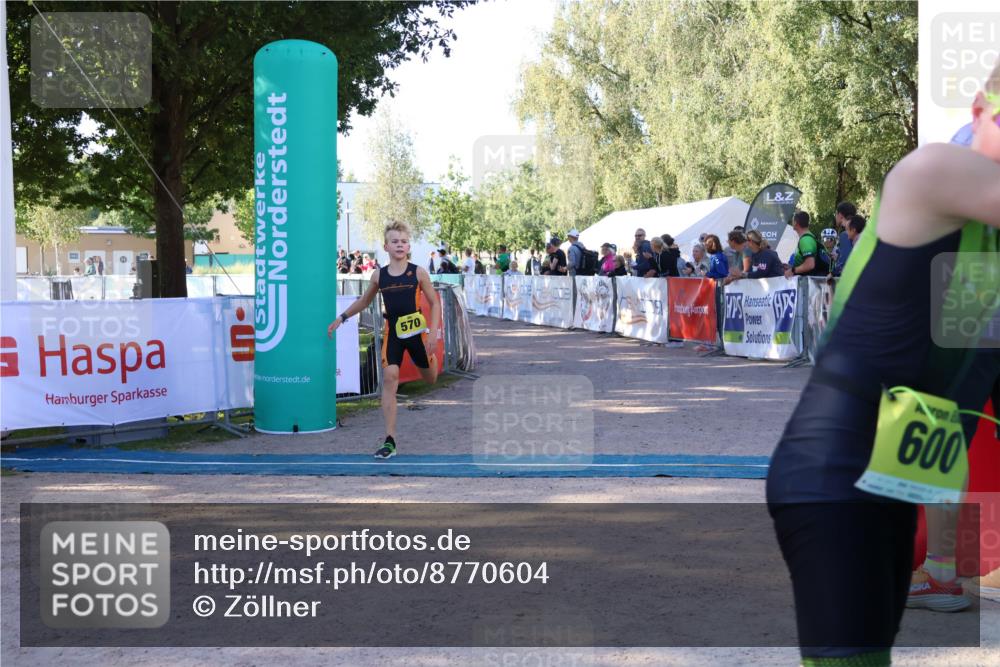 07.09.2025 - 19. Norderstedt Triathlon Zöllner http://msf.ph/oto/8770604 07.09.2025 09:46:57 Ziel 570, 633 meine-sportfotos.de