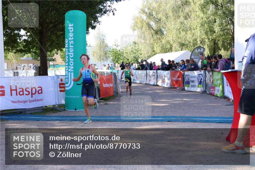 07.09.2025 - 19. Norderstedt Triathlon Zöllner http://msf.ph/oto/8770733 07.09.2025 09:48:02 Ziel 587, 591 meine-sportfotos.de