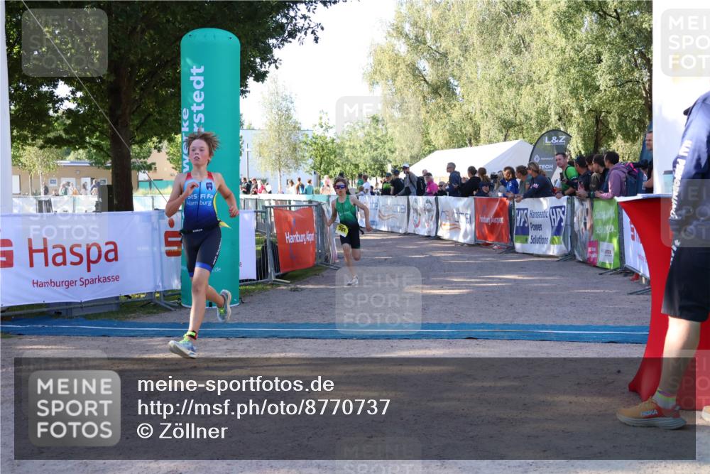 07.09.2025 - 19. Norderstedt Triathlon Zöllner http://msf.ph/oto/8770737 07.09.2025 09:48:02 Ziel 587, 591 meine-sportfotos.de