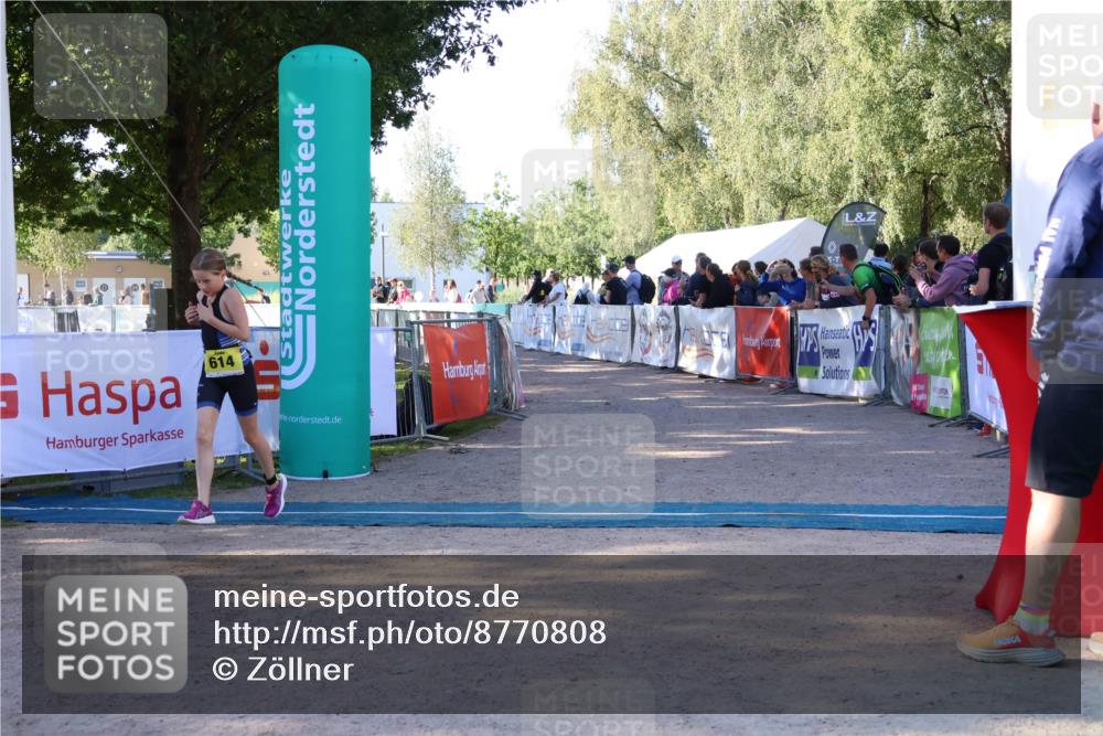 07.09.2025 - 19. Norderstedt Triathlon Zöllner http://msf.ph/oto/8770808 07.09.2025 09:48:14 Ziel 559, 566, 614 meine-sportfotos.de